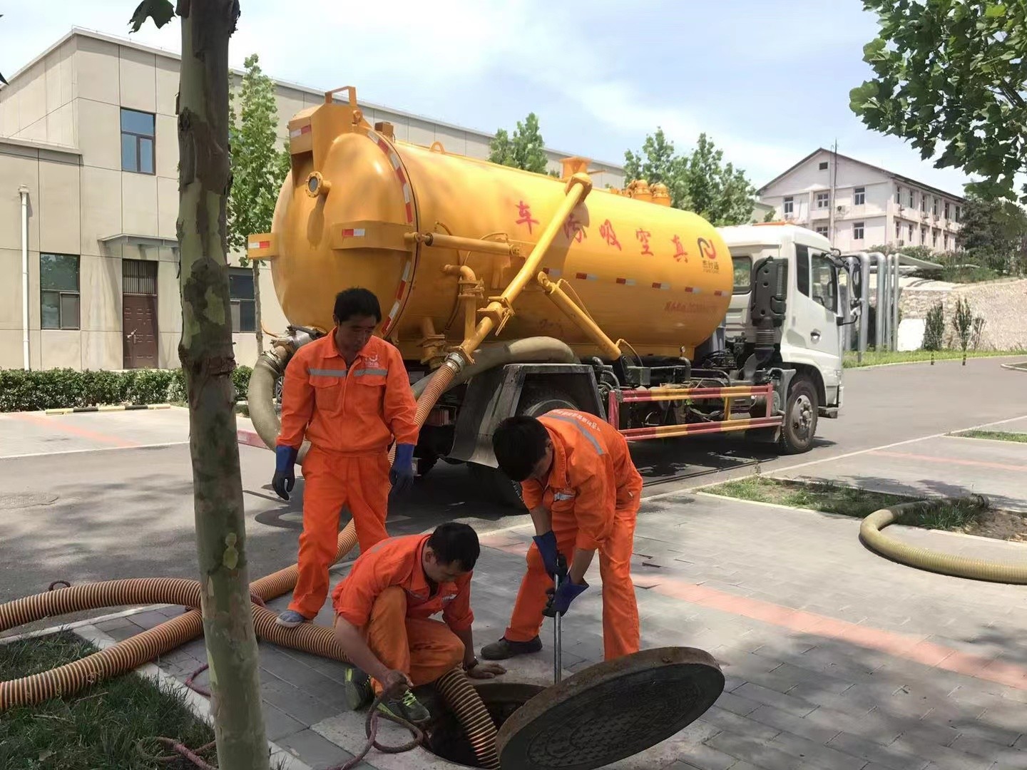 临漳化粪池清理与5-8吨吸粪车施工效率分析